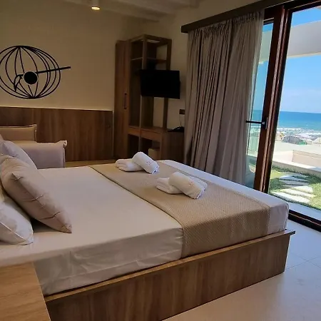 Pantheon Sea View 4*