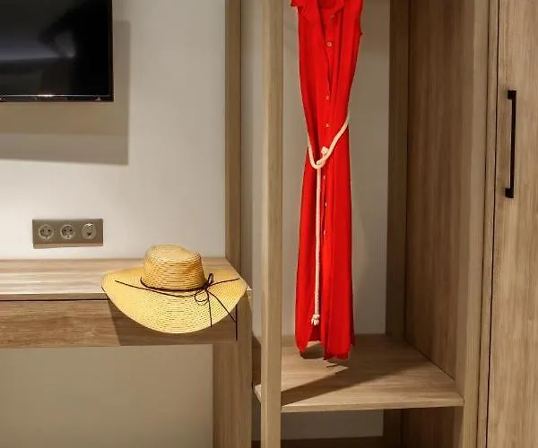 Pantheon Sea View 4*